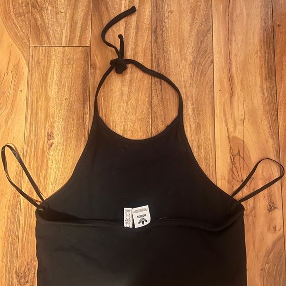Adidas crop with low back top sz medium - Picture 2 of 3